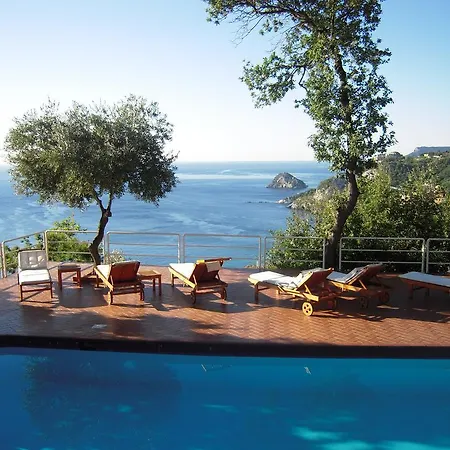 Borgo San Sebastiano Apartmanhotel 3*